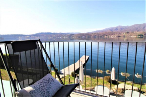 Lakefront apartment with spectacular views Ameno